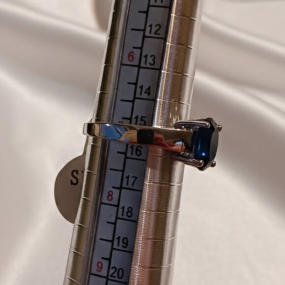 Blue Sapphire 2 Carat Solitaire Silver Tone Fashion Ring Size 7 NWOT - Picture 7 of 8